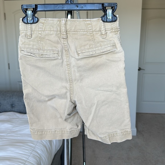 Gap Khaki Shorts - Picture 2 of 5
